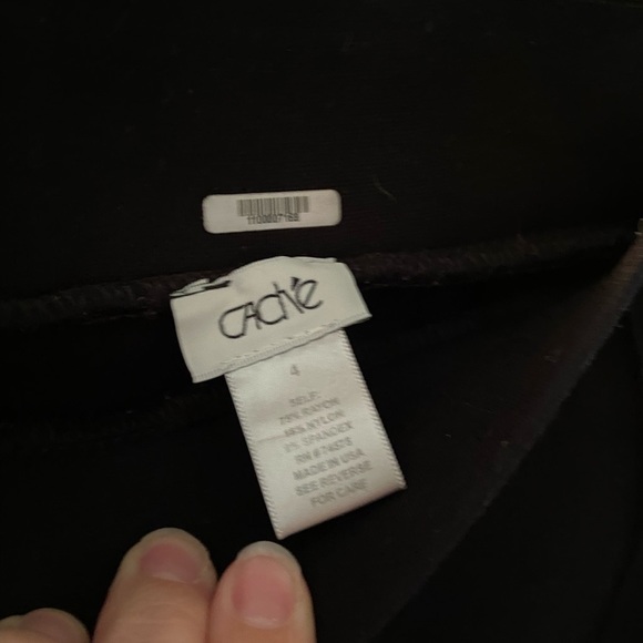 Cache size 4 black leggings with seam down front- also has slit on ankle - Picture 5 of 6